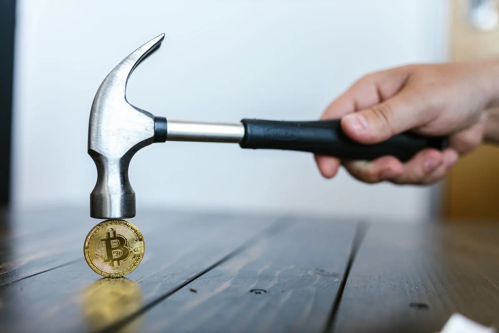 Binance and Changpeng Zhao Face $200M UK Investor Lawsuit