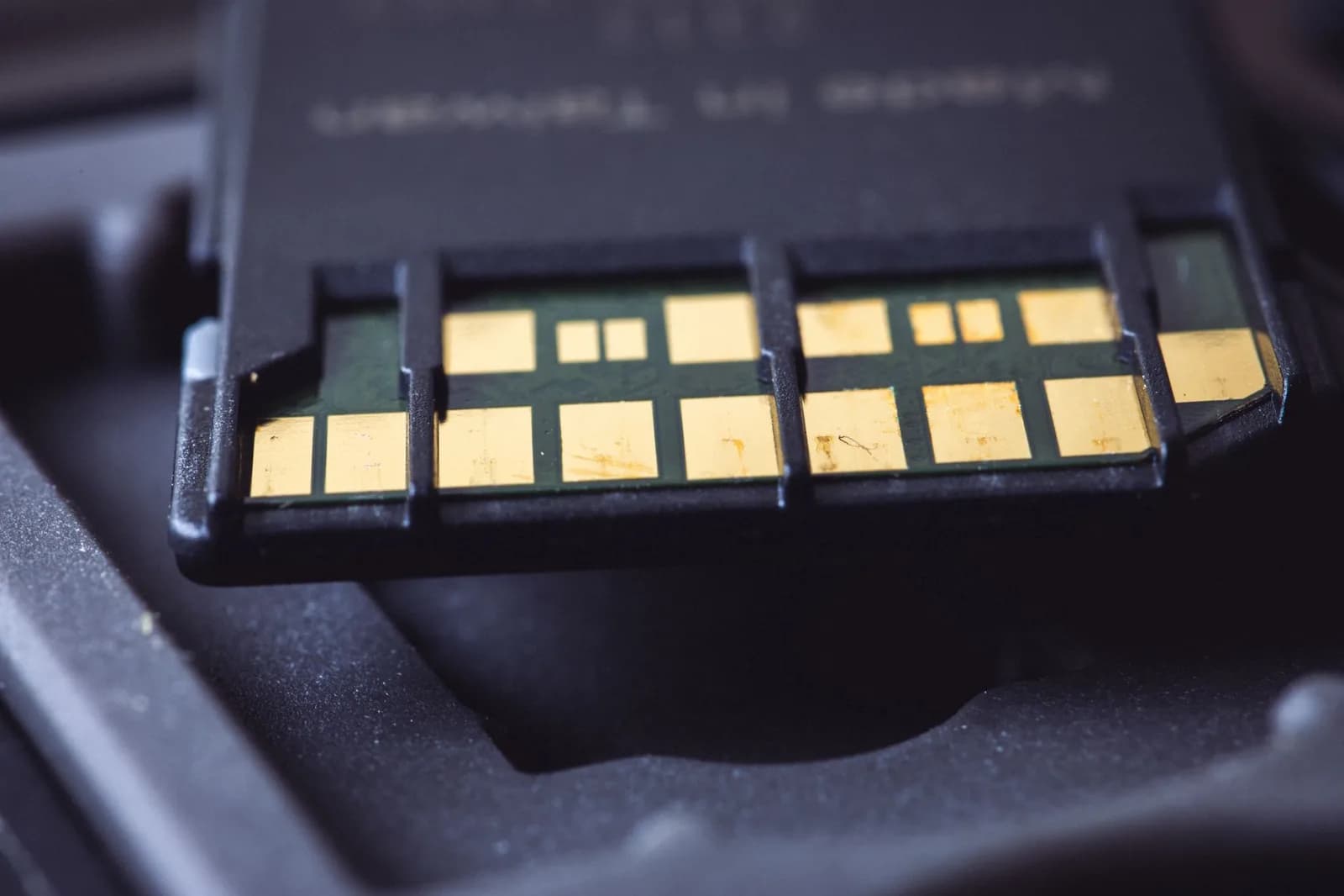 NAND Flash Revenue Jumps 77% as AI Server Demand Tightens Supply
