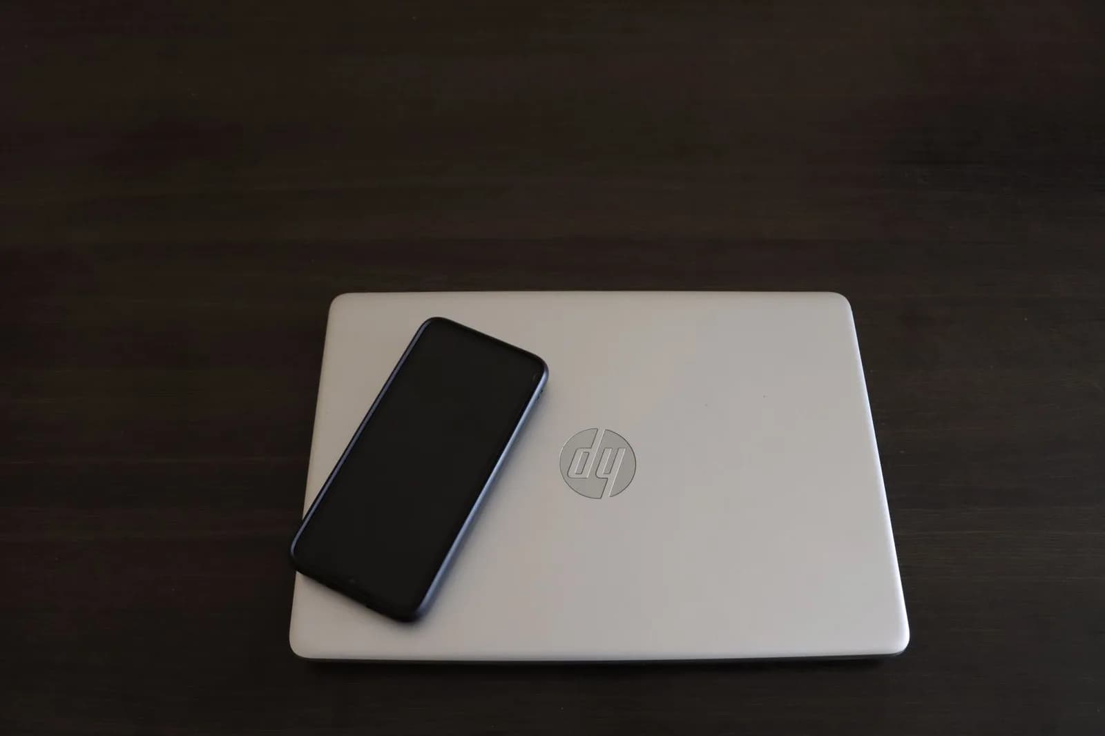 Googlebook Laptops Launch Without Samsung Cross-Device Support