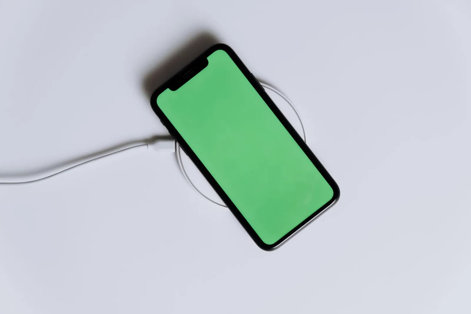 Apple's iPhone 18 Pro Line: Faster Charging, Higher Prices Abroad, New Fold Focus