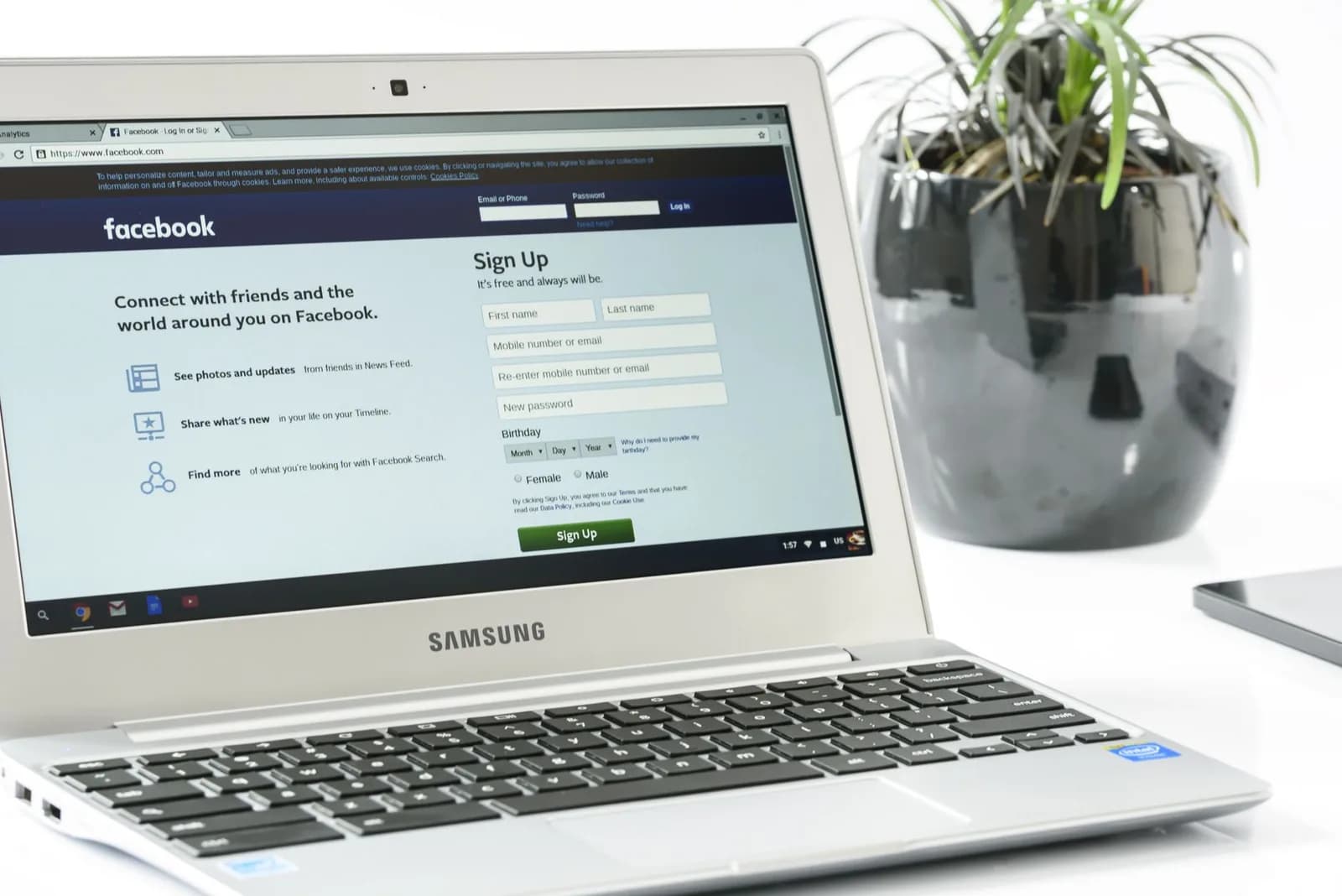 Samsung Adds a $799 Galaxy Book6 to Its Laptop Lineup