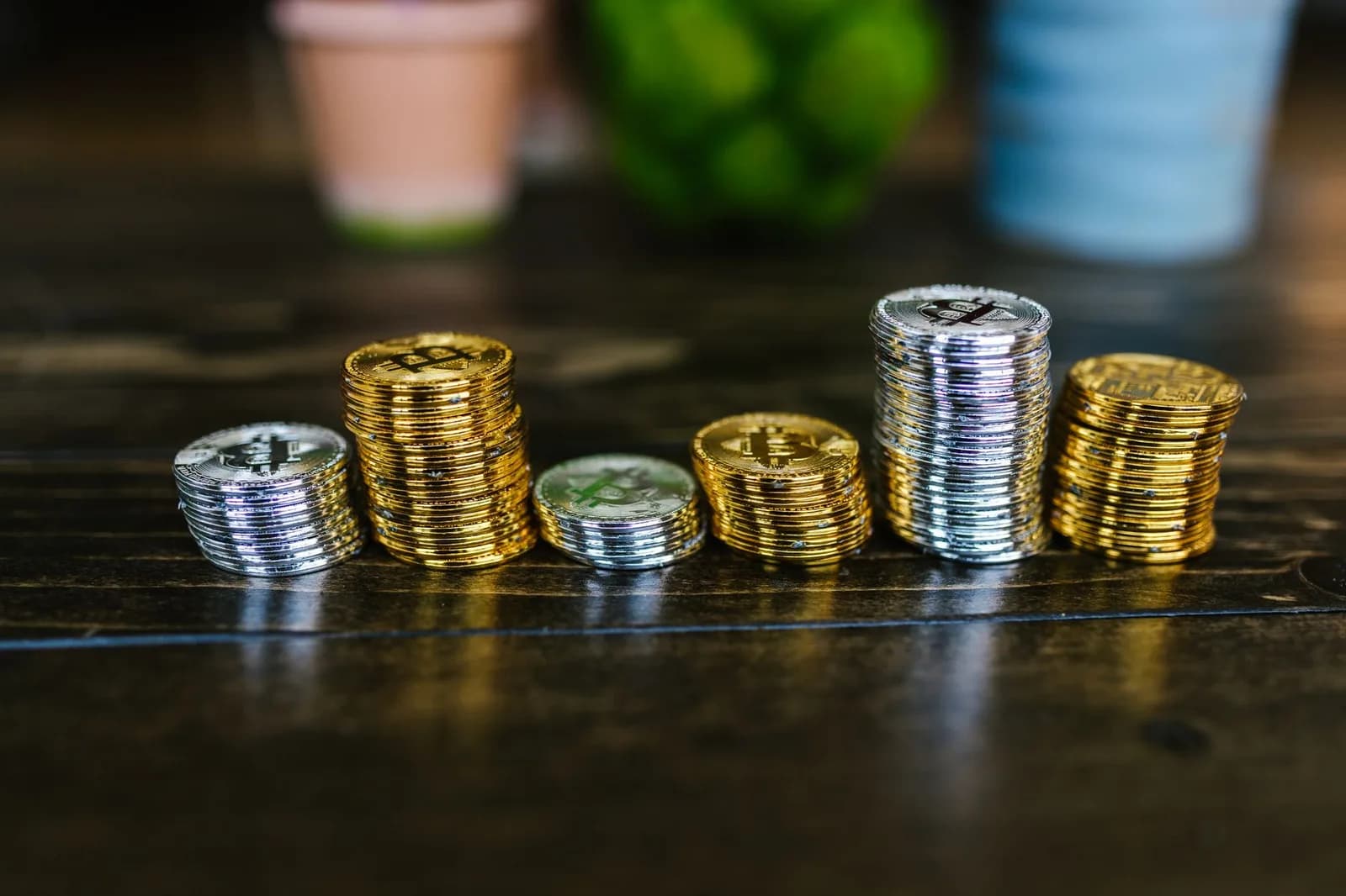Trump Defends $1.4B Crypto Windfall as US Shapes Digital Asset Rules