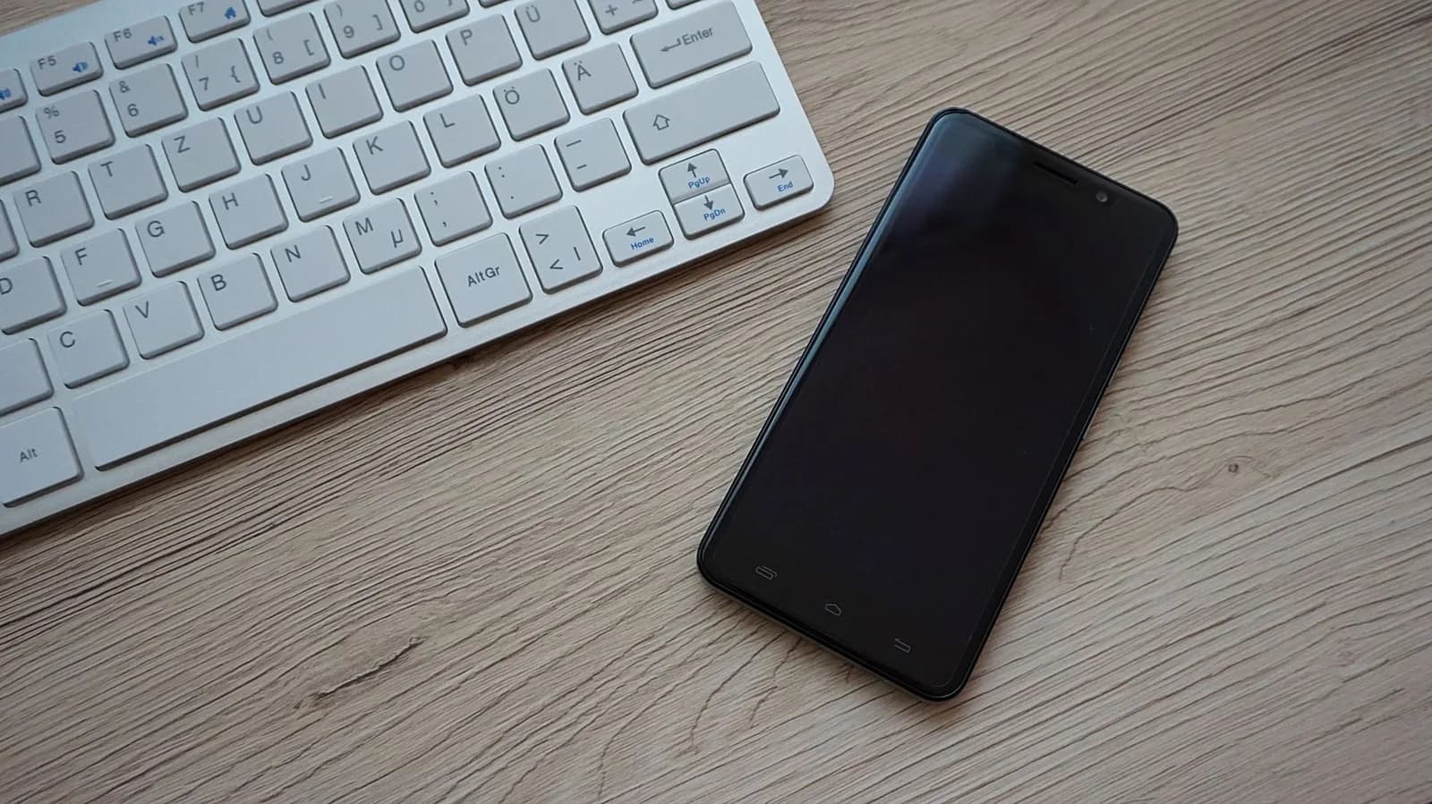 Clicks Shows Off BlackBerry-Inspired Communicator in New Hands-On Video