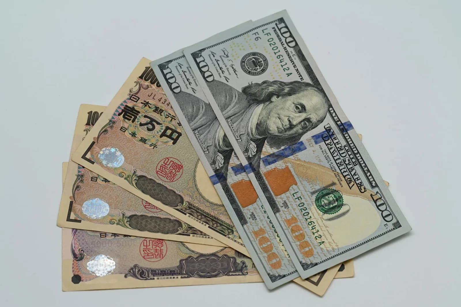 Weak Yen Draws Japanese Firms Toward Bitcoin and XRP, CoinDesk Reports