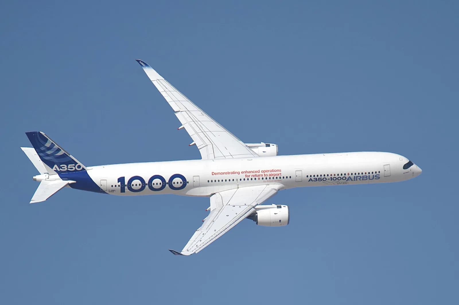 Qatar Airways Brings World Cup 2026 Spirit and In-Flight Tech to Farnborough Airshow